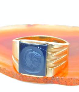 Vintage 10k Yellow Gold Figural Carved Onyx Ring 8.0g alternative image