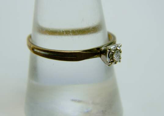 Vintage 10K Yellow Gold Diamond Accent Solitaire Ring 1.5g image number 2