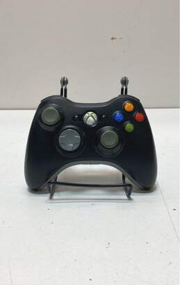 Microsoft Xbox 360 controllers - Lot of 2, black alternative image