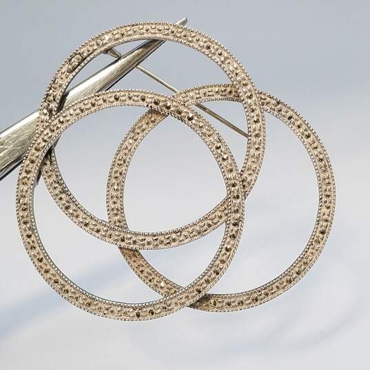 Sterling Silver Diamond Texture 3 Interlocking Rings Brooch 20.7g image number 1
