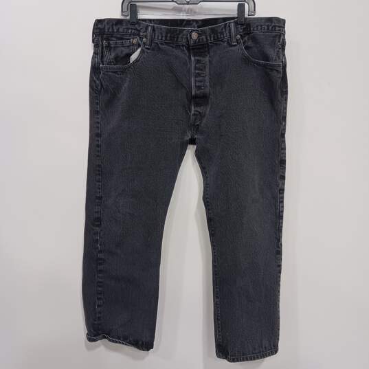 Levi's 501 Men's Black Capri Jeans Size 42x30 image number 1