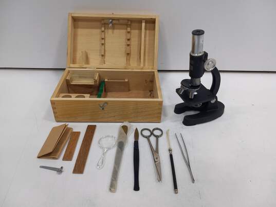 Vintage COC Microscope in Wooden Box/Case With Accessories image number 1