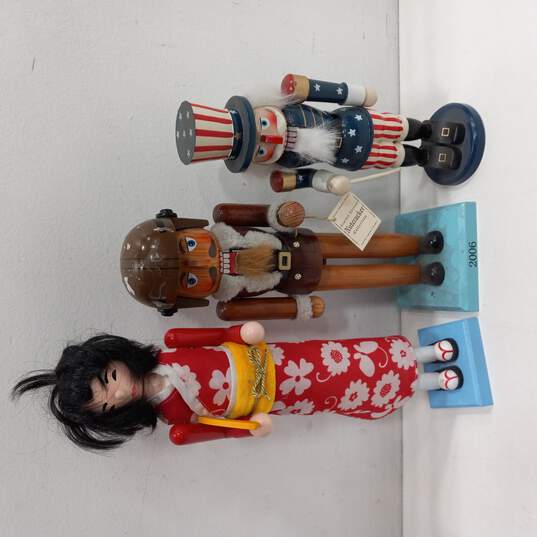 6pc. Lot of Assorted Nutcrackers image number 4