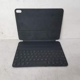 Smart Keyboard Folio MU8G2LL/A A2038 for iPad Pro 11 inch 1st gen and iPad Air 4 - Untested