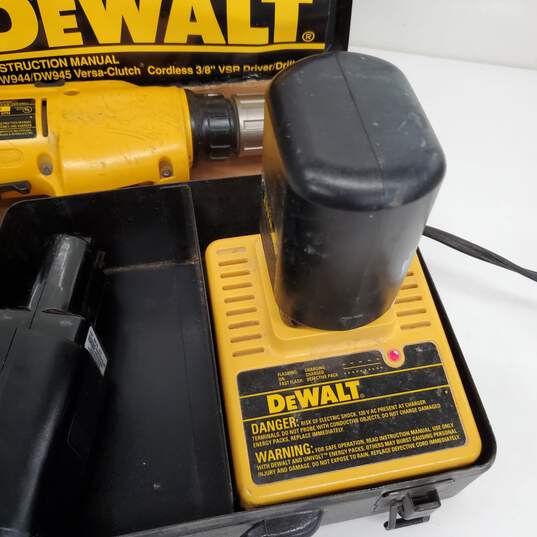 UNTESTED DeWalt DW945 Versa-Clutch Cordless 3/8" Drill/Driver in Metal Case P/R image number 6