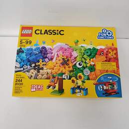 SEALED Lego's Classic Bricks & Gears 244 Pcs. #10712