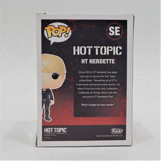Funko Pop! SE Hot Topic Girl And HT Nerdette image number 4