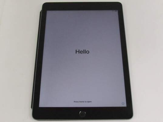 sædvanligt ifølge Kostbar Buy the Apple iPad 6th gen A1893 128GB Space Gray MR7J2LL/A 2.3 GHz 9.7in  A10 Fusion WiFi iOS Current | GoodwillFinds