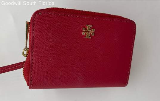 Tory Burch Womens Red Leather Credit-Card Holder Zip-Around Wallet Purse image number 2