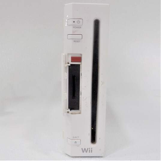 Nintendo Wii W/ 2 Controllers & 2 Games image number 2