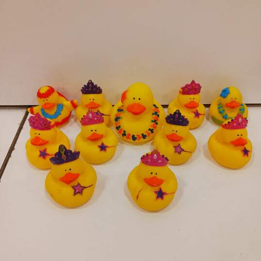 Large Lot of Rubber Ducks image number 3
