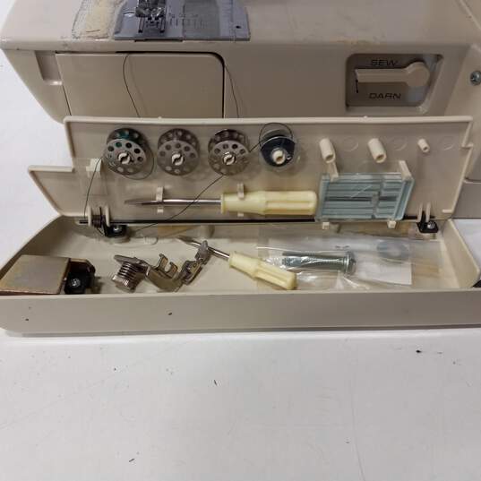 Montgomery Wards UHT J 1980 Sewing Machine with Pedal image number 7