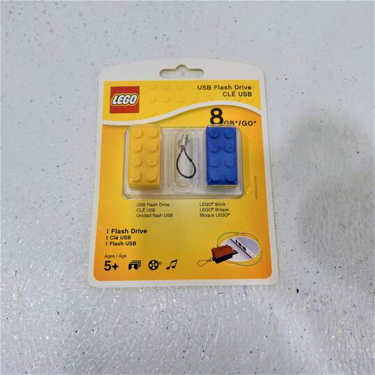 LEGO 8 GB USB Yellow & Blue Brick Keychain FLASH DRIVE image number 1