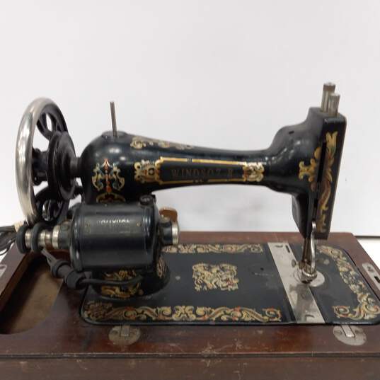 Vintage National Sewing Machine Co. Windsor B Sewing Machine with Foot Pedal image number 3