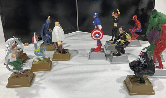 Marvel Heroes Chess Set image number 3