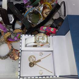 6.8lb Bundle of Mixed Variety Watches alternative image