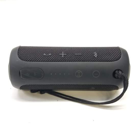 JBL Flip 3 Bluetooth Speaker image number 3
