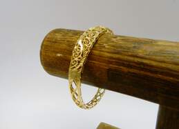 14K Yellow Gold Scrolled Lattice Hinged Bangle Bracelet 17.3g alternative image