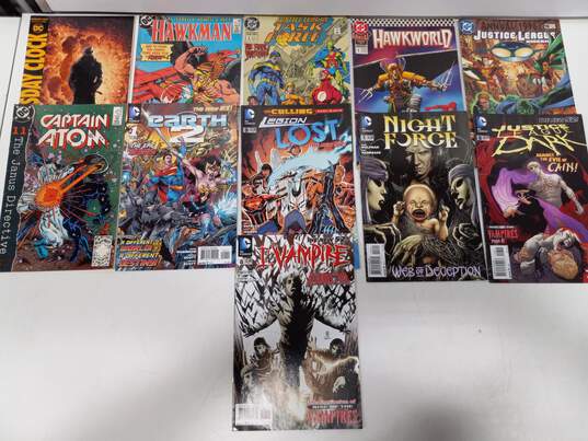 Lot of 11 DC Comic Books image number 1