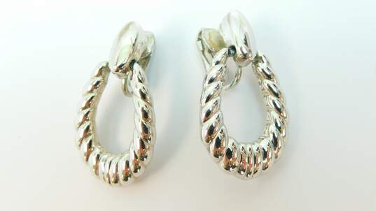 VNTG Crown Trifari Silver Tone Clip-On Drop Earrings 8.8g image number 3