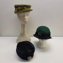 Bundle of 3 Unbranded Assorted Women's Beret Hats alternative image
