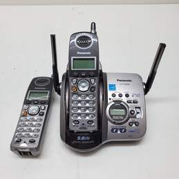 Panasonic Wireless 2 Receiver and Base Land Line Telephone Model KX-TG5452M