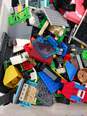 7.5lb Bulk of Assorted Lego Building Bricks, Blocks and Pieces image number 3