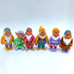 VNTG Disney Snow White and the Seven Dwarves Plastic Toys/Figures (Set of 6)
