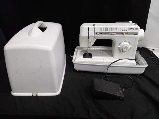 Singer 4832C Electronic Control Sewing Machine W/Pedal, Case image number 2