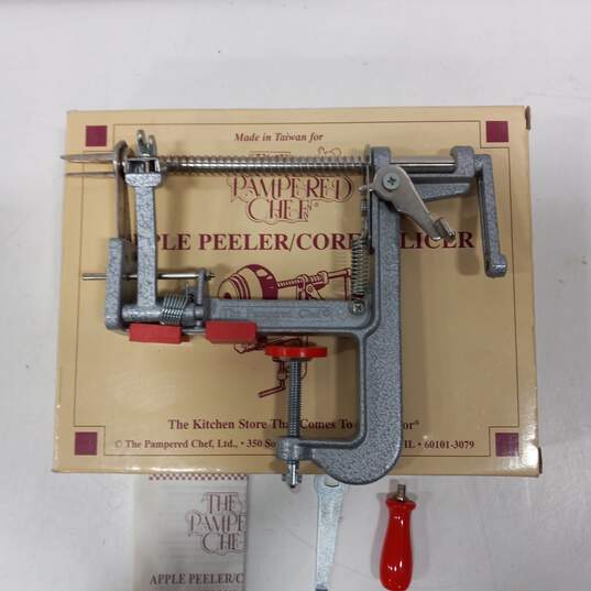 The Pampered Chef Apple Peeler with Stand Set image number 4