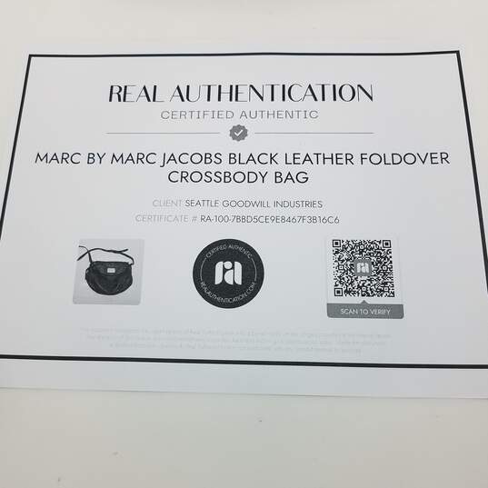 AUTHENTICATED Marc by Marc Jacobs Black Leather Foldover Crossbody Bag image number 7