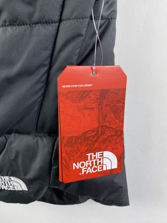 The North Face Woman Black Puff Vest S/P NWT image number 3
