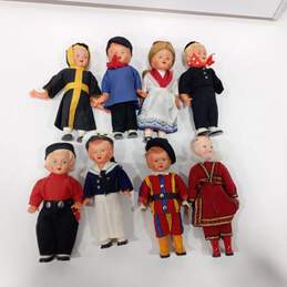 Bundle of Assorted Mini Dolls & Accesspries from Around The World alternative image