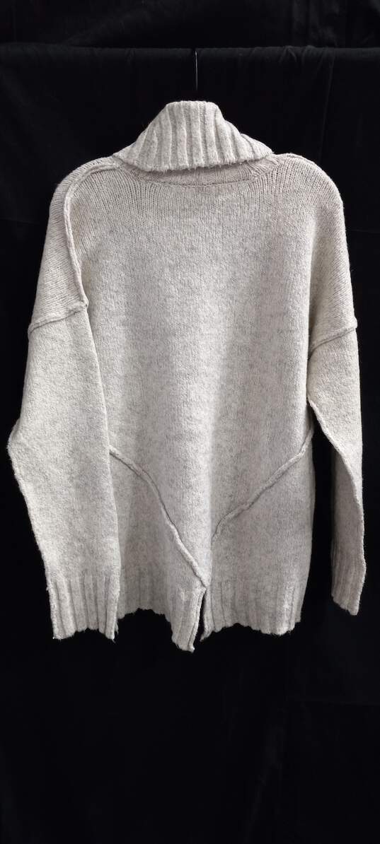 Women's Michael Kors Size Large Tan Sweater image number 2