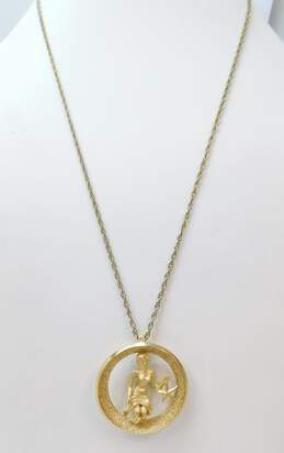 Vintage Crown Trifari Goldtone Virgo Zodiac Woman & Star Textured Circle Pendant Chain Necklace 13.8g