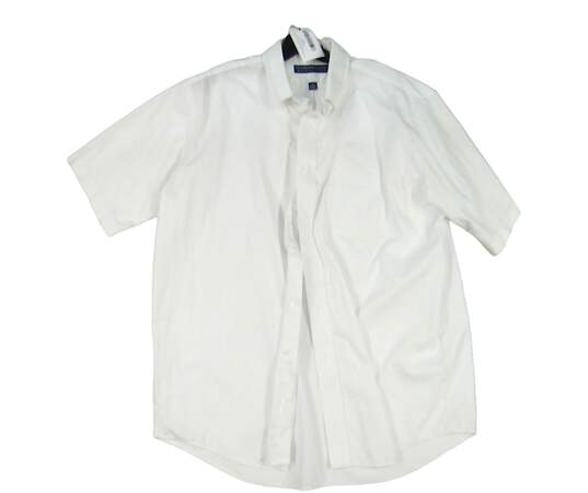 Mens White Wrinkle Free Short Sleeve Button Up Shirt Size 17 1/2 image number 1