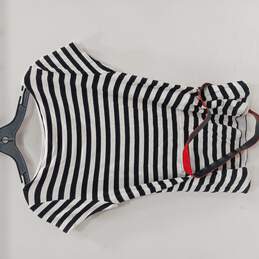 Women’s Striped Scoop Neck Short Sleeved Top Sz 2 alternative image