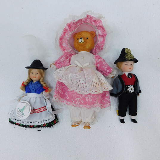 Assorted Lot of Vntg Porcelain Collector Dolls Various Sizes image number 9