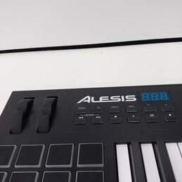Alesis V125 Keyboard & Pad Controller alternative image