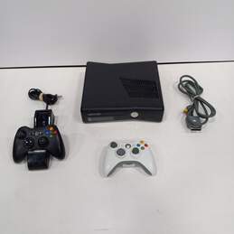 Microsoft Xbox 360 S Consol With Nyko Xbox 360 Charging Base