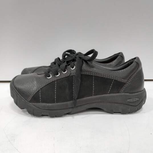 Keen Women's Black Leather Hiking/Trail Shoes 1011400 Size 7.5 image number 1