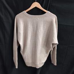 Garnet Hill Women's Tan Cashmere V-Neck Sweater Size S alternative image
