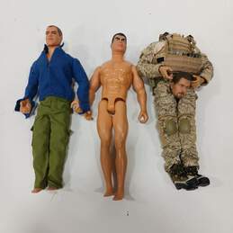 Vintage Bundle of G. I. Joe Action Figures, Cases & Accessories alternative image