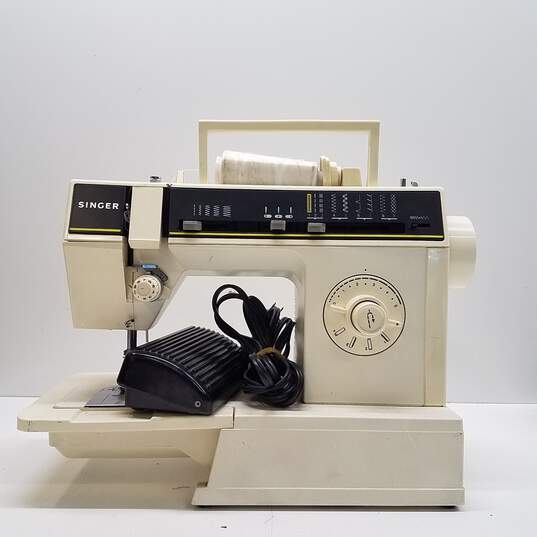 Singer 6215C Free Arm Zig-Zag Portable Electric Sewing Machine image number 1