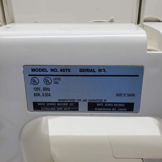 White Jeans Machine Sewing Machine Model 4075 image number 6