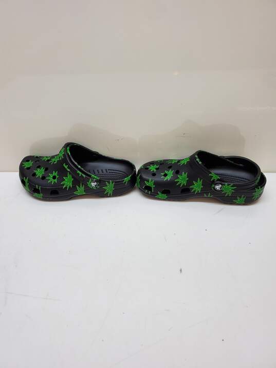Crocs Classic Hemp Leaf Clog Sandals Women’s 8/Men's 6 image number 4