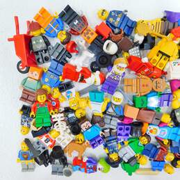 8.6 oz. LEGO Miscellaneous Minifigures Bulk Lot alternative image