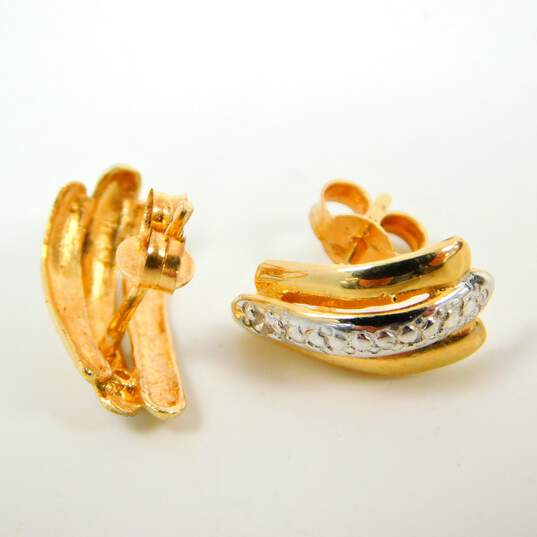 14K Yellow Gold Diamond Accent Ridge Earrings 1.6g image number 4