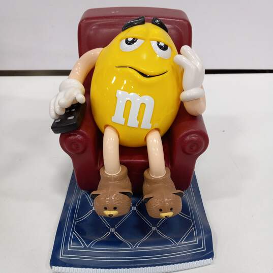 Yellow M&M La-Z-Boy Candy Dispenser Limited Edition Collectible IOB image number 3
