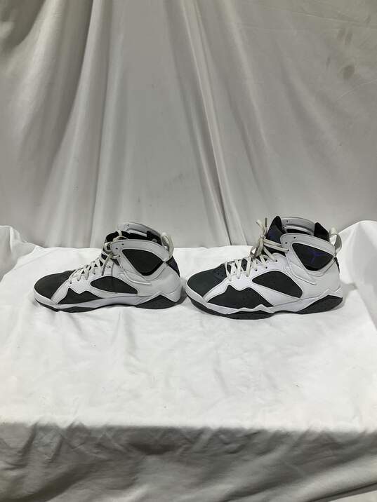 Men's Nike Jordan Shoes image number 2